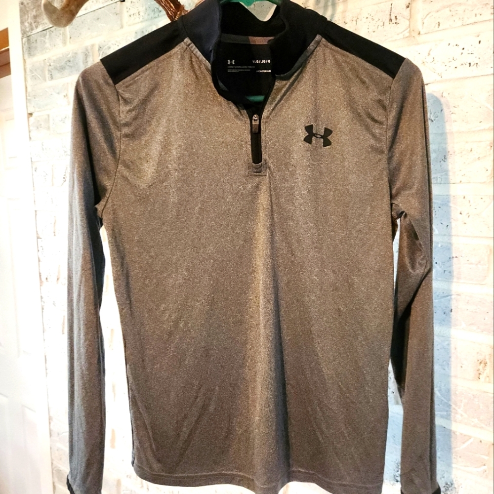 Under Armour  Youth large quarter zip